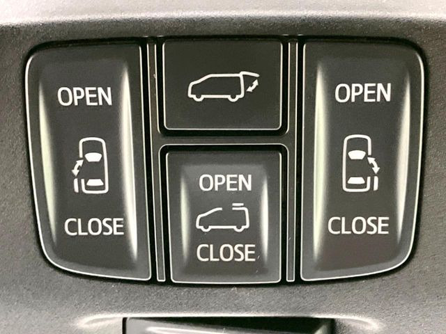 【両側パワースライドドア】スマートキーや運転席のスイッチで後席両側スライドドアの開閉が可能♪電動だから力を入れてドアを開ける必要が無く、小さなお子様でも簡単に開け閉めでき快適です♪