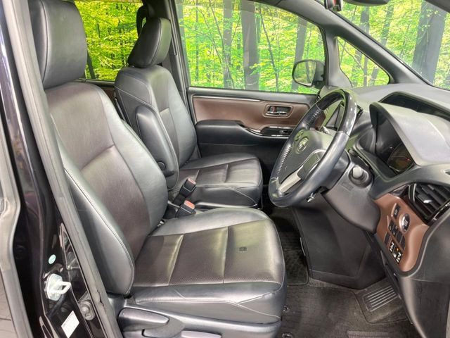 運転席シート廻りは使用感も少なく、良好な状態となっています。丁寧に使われていたことがよくわかりますね。