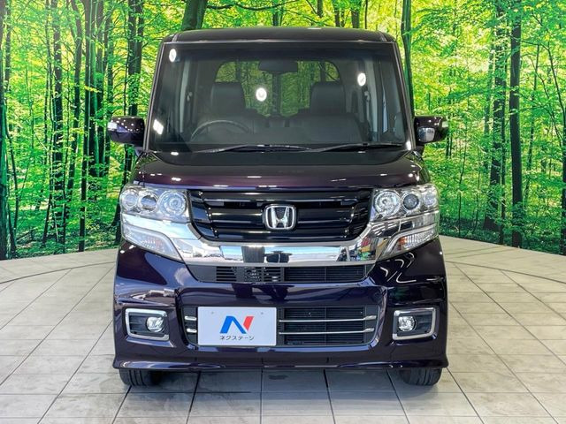 大好評を頂いておりますボディの弾スプラッシュコートも好評受付中。通常のガラスコートと異なる、耐久年数6年の無機質ガラスコーティングが、ボディをキレイな状態に保ってくれます。