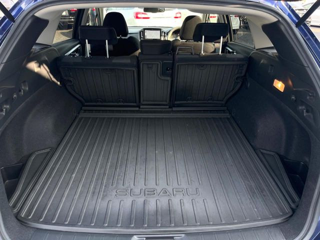 ラゲッジルームは、大容量のスペースを確保。普段のお買い物からレジャーまで、幅広く活躍してくれます!また、リアシートを倒すことでバリエーション豊かにお使いいただけます。