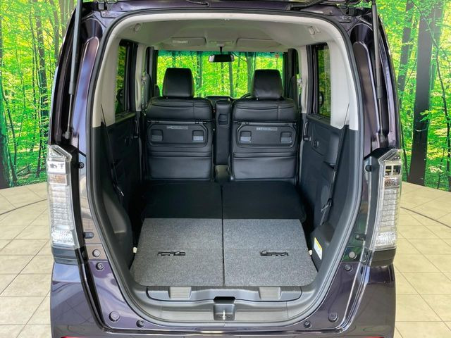 後席を格納すると、これだけの広さが!シーンに合わせたシートアレンジで、大きな荷物も積むことが出来ます♪