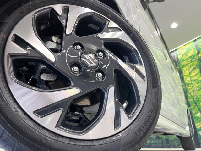 �y����15�C���`�A���~�z�C�[���z�O�ςɃ}�b�`���������A���~�z�C�[���𑕒����Ă���܂��B�e��ЊO�A���~�z�C�[����A�X�^�b�h���X�^�C�����戵�����Ă���܂��B���񂲑��k����������