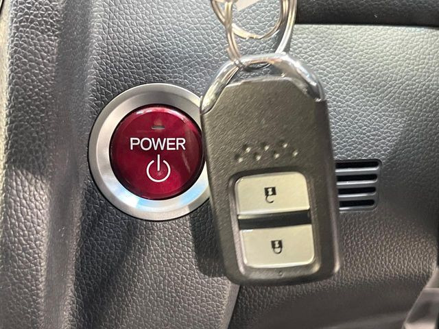 �yHonda�X�}�[�g�L�[�z�J�o����|�P�b�g�ɓ��ꂽ�܂܂ł��h�A�̎{���E�������\�ȃX�}�[�g�L�[�𑕔��B�G���W���̃I���E�I�t�����J�M�����o���K�v����������Ƃ��Ă��֗��ł���