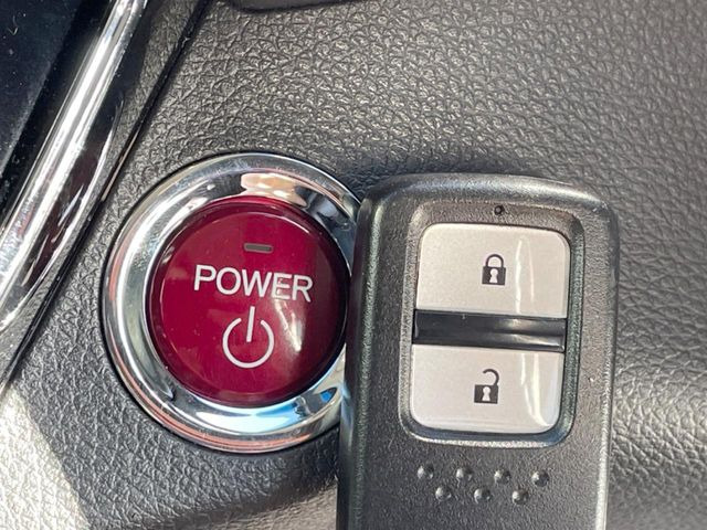 �yHonda�X�}�[�g�L�[�z�J�o����|�P�b�g�ɓ��ꂽ�܂܂ł��h�A�̎{���E�������\�ȃX�}�[�g�L�[�𑕔��B�G���W���̃I���E�I�t�����J�M�����o���K�v����������Ƃ��Ă��֗��ł���