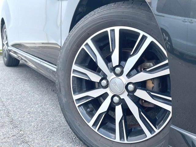 �y�����A���~�z�C�[���z�O�ςɃ}�b�`���������A���~�z�C�[���𑕒����Ă���܂��B�e��ЊO�A���~�z�C�[����A�X�^�b�h���X�^�C�����戵�����Ă���܂��B���񂲑��k����������