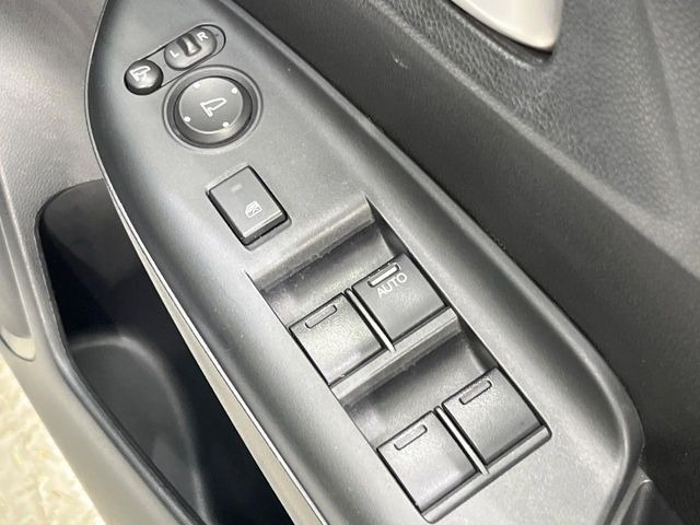 �y�d���i�[�~���[�z�T�C�h�~���[�͓d���i�[���ƂȂ��Ă���A�������ԏ�ł��L�Y�������X�N��}�����܂��B