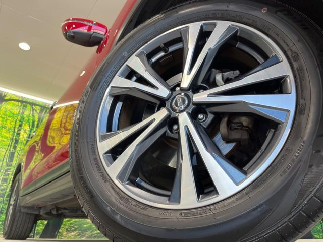 【純正18インチアルミホイール】外観にマッチした純正アルミホイールを装着しております。各種社外アルミホイールや、スタッドレスタイヤも取扱いしております。是非ご相談ください♪