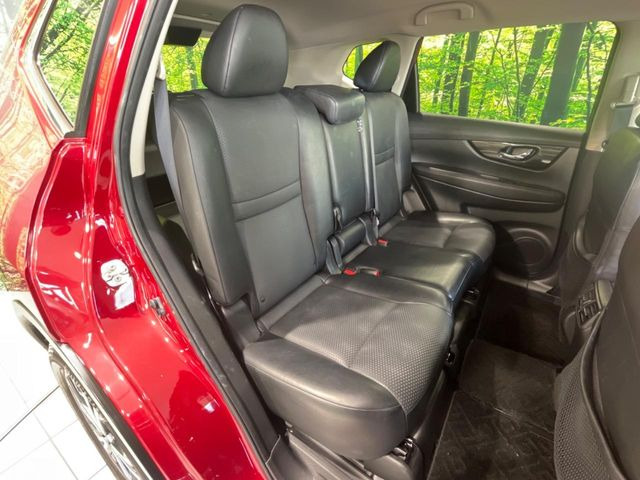 後部座席も気になるようなキズ・汚れやへたり等、大きなダメージはなく、良好な状態です。