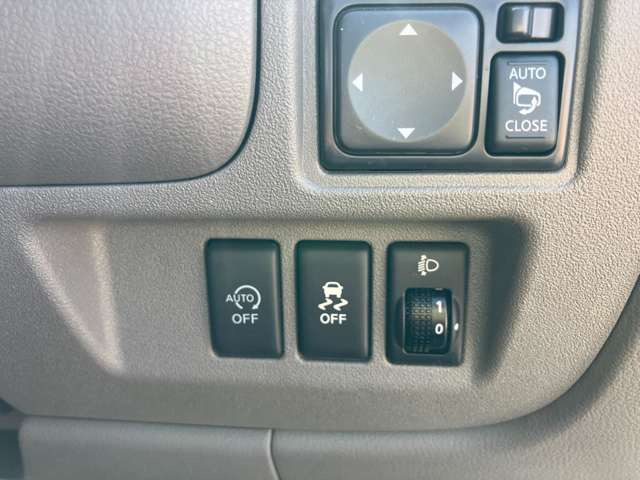 ★アイドリングストップ!走行中ブレーキを踏んで停止すると自動でエンジンを停止!アクセルを離してからエンジンを再始動するまでガソリンを使わないことで、さらなる低燃費に貢献★