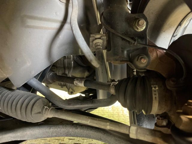 お車を安心してお乗りいただく為には、足回りの定期点検が欠かせません。サービスサポート(有償保証)では無料点検もご提供しており、安心のカーライフをお過ごしいただけるサポート体制が整っています。