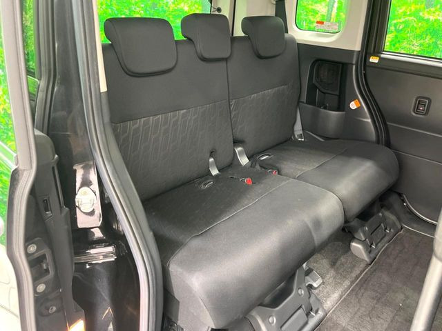 後部座席も気になるようなキズ・汚れやへたり等、大きなダメージはなく、良好な状態です。