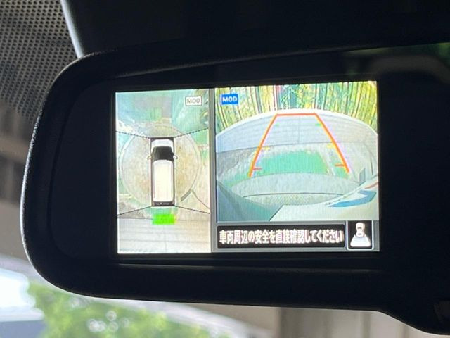 【アラウンドビューモニター】前後左右のカメラの映像をモニターに表示。真上から見ているような視点で周囲を確認できます。