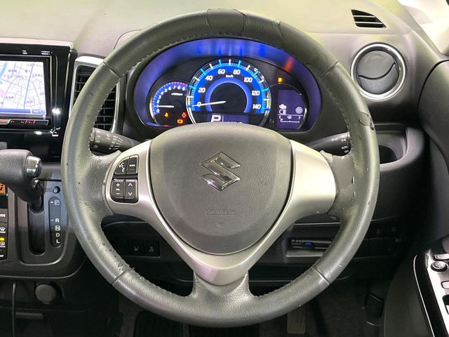 ステアリングも使用感が少なく、きれいな状態となっております♪