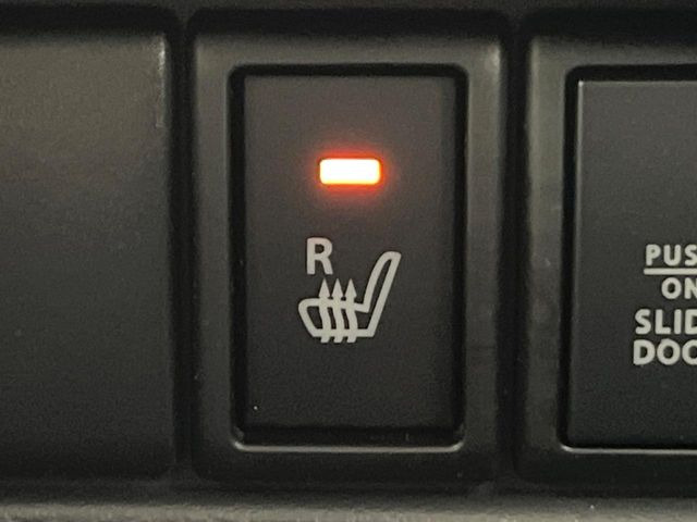 【シートヒーター】寒い日に重宝するシートヒーター!エアコンより早く温まってくれるので寒がりの人も安心ですね♪エアコンの温風は乾燥するから苦手、という方にもをおすすめです。