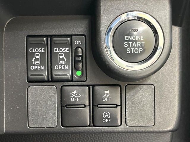 【両側パワースライドドア】スマートキーや運転席のスイッチで後席両側スライドドアの開閉が可能♪電動だから力を入れてドアを開ける必要が無く、小さなお子様でも簡単に開け閉めでき快適です♪