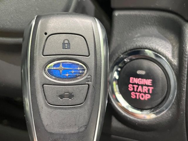 【アクセスキー&プッシュスタート】カバンやポケットに入れたままでもドアの施錠・解錠が可能なスマートキーを装備。エンジンのオン・オフ時もカギを取り出す必要が無く、ボタンをプッシュするだけでOK♪