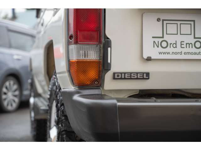 �V���[�g���f���̓i���[�{�f�B���W���ł��B