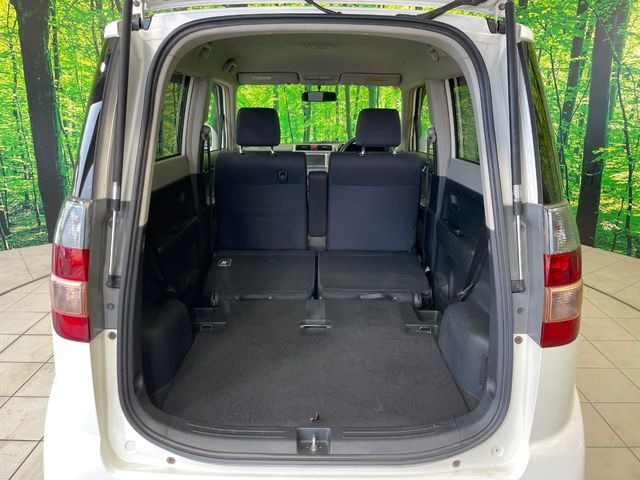 後席を格納すると、これだけの広さが!シーンに合わせたシートアレンジで、大きな荷物も積むことが出来ます♪