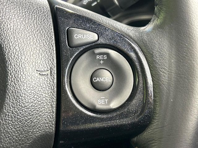 【クルーズコントロール】高速道路もラクラク走行。アクセルを離しても一定速度で走行ができ、長距離運転時の負担を軽減!加速・減速も簡単なスイッチ操作で調整できます。