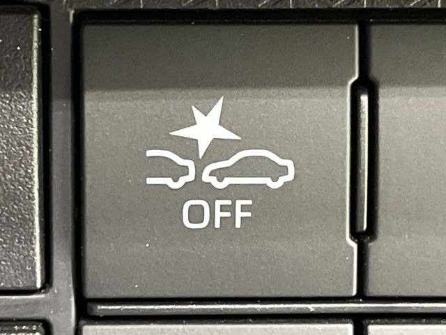 【スマートアシスト】走行中に前方の車両等を認識し、衝突しそうな時は警報とブレーキで衝突回避と被害軽減をアシスト。より安全にドライブをお楽しみいただけます。