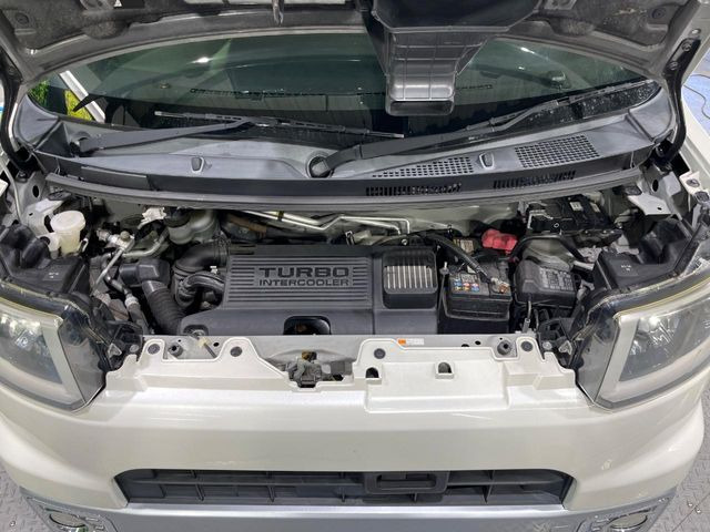 親切・丁寧な専門メカニックスタッフが応対!・車検・点検整備・事故等の修理などアフターサービスも安心。お車のカスタマイズもネクステージのサービススタッフまでご相談ください!