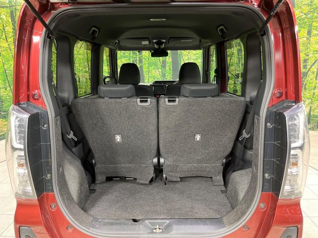 積み下ろしのしやすいデッキにはたっぷりと荷物を積み込んでいただけます。遊びから仕事まで、様々なシーンで頼れます♪