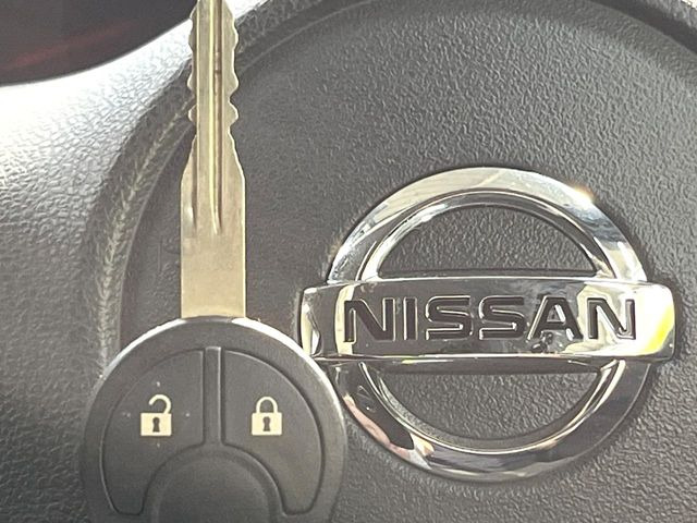 【キーレス】少し離れた場所からでもボタン一つでドアの開錠・施錠ができるのでとっても便利!ドアの鍵穴周りに傷をつけることもありません♪