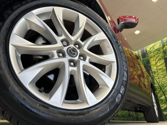 【純正19インチアルミホイール】外観にマッチした純正アルミホイールを装着しております。各種社外アルミホイールや、スタッドレスタイヤも取扱いしております。是非ご相談ください♪