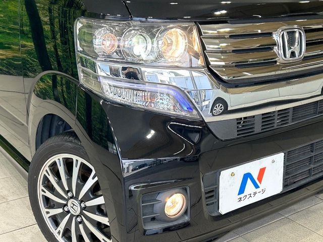 【HIDヘッドライト】非常に明るく前方を照らしてくれるので、悪天候や夜間の走行時も視界良好で安心してお乗りいただけます。