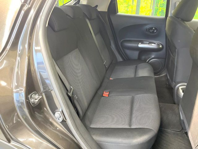 後部座席も気になるようなキズ・汚れやへたり等、大きなダメージはなく、良好な状態です。