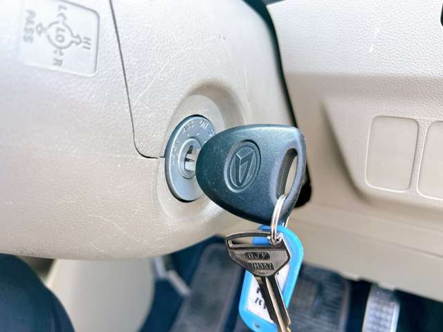 【キーレスエントリー】離れた場所からドアの開閉ができ、ワンタッチで楽々乗り込めます♪