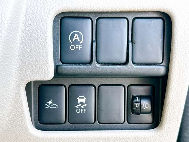 �y�Փˌy�����u�z���s���ɑO���̎ԗ�����F�����A�Փ˂������Ȏ��͌x��ƃu���[�L�ŏՓˉ���Ɣ�Q�y�����A�V�X�g�B�����S�Ƀh���C�u�����y���݂��������܂��B