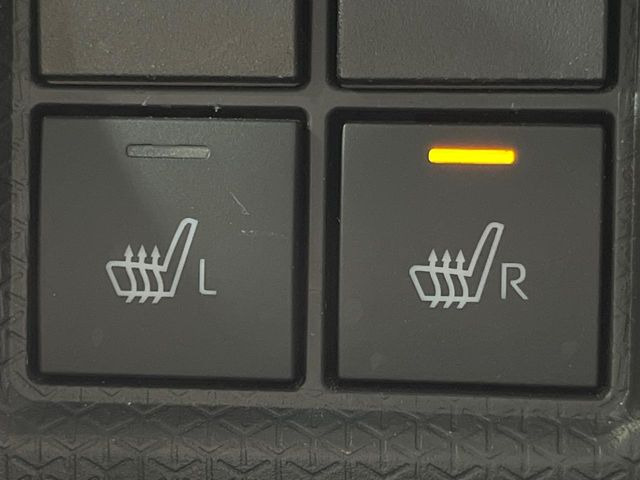 【シートヒーター】寒い日に重宝するシートヒーター!エアコンより早く温まってくれるので寒がりの人も安心ですね♪エアコンの温風は乾燥するから苦手、という方にもをおすすめです。