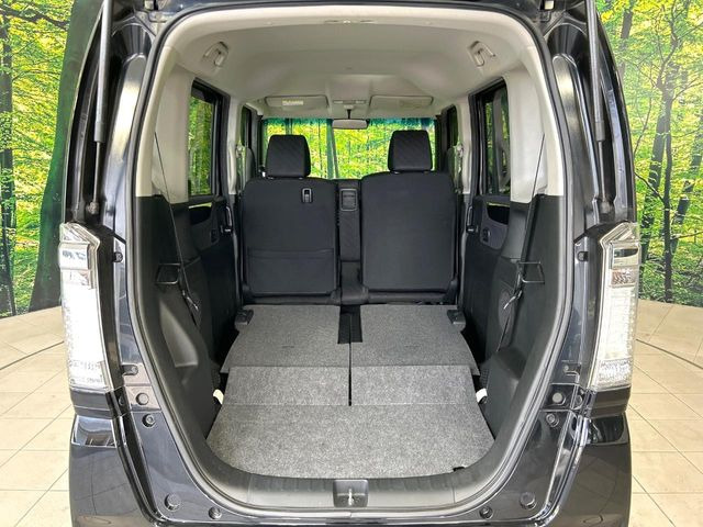 後席を格納すると、これだけの広さが!シーンに合わせたシートアレンジで、大きな荷物も積むことが出来ます♪