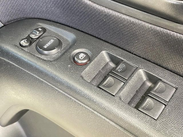 【電動格納ミラー】サイドミラーは電動格納式となっており、狭い駐車場でもキズがつくリスクを抑えられます。