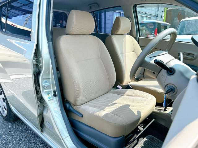 当店では軽自動車から普通車まで幅広くオールメーカーの車種・色・グレードを豊富に揃えております。