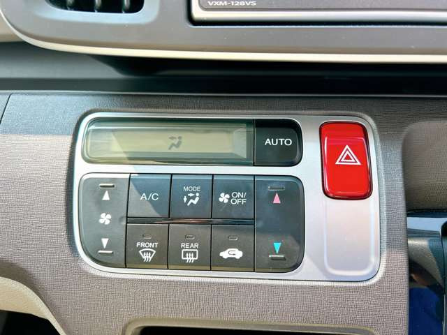 【オートエアコン】寒い冬も暑い夏でも自動で設定した温度に調節してくれます♪