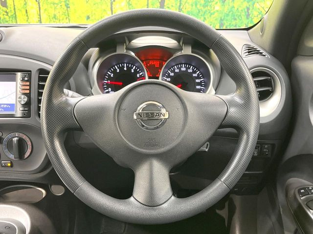 インテリアに合わせたデザインのステアリングは、運転される方のことも考え、運転しやすい形状、大きさです。是非一度、実際に触ってお確かめください。