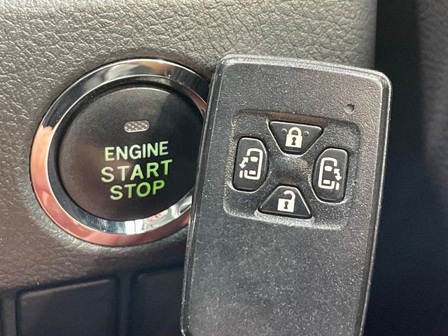 �y�X�}�[�g�L�[�z�J�o����|�P�b�g�ɓ��ꂽ�܂܂ł��h�A�̎{���E�������\�ȃX�}�[�g�L�[�𑕔��B�G���W���̃I���E�I�t�����J�M�����o���K�v����������Ƃ��Ă��֗��ł���