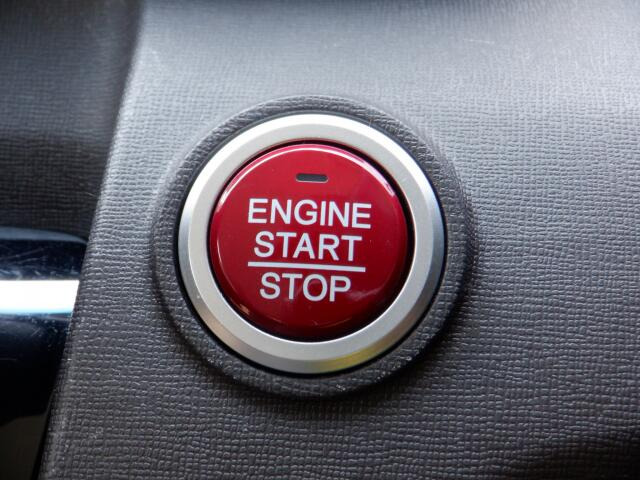 キーレスプッシュスタートシステムを採用しております!ボタン一つでエンジン始動が可能