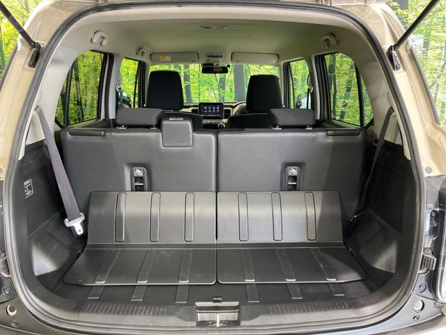 ���i�̂���������ʋ΁A���}���ɏ\���ȉ׎��X�y�[�X���m�ۂ��Ă���܂��B�Z�J���h�V�[�g��|���ƁA�傫�ȉו��̐ύڂ��\�ł���