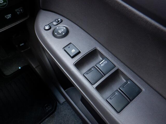 パワーウィンドウなので、窓の開閉もらくらくです!