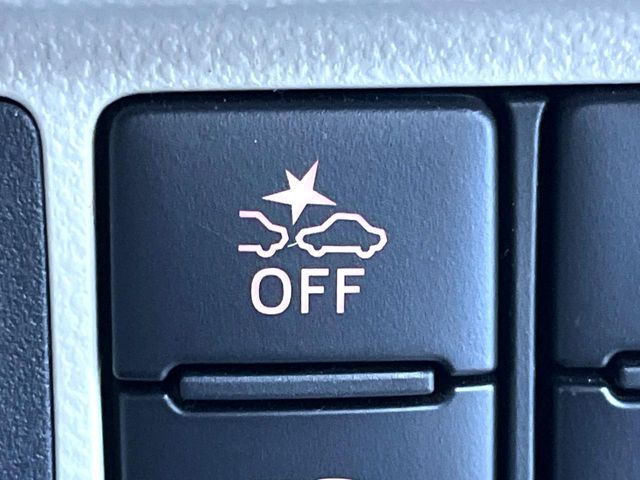 【スマートアシスト】走行中に前方の車両等を認識し、衝突しそうな時は警報とブレーキで衝突回避と被害軽減をアシスト。より安全にドライブをお楽しみいただけます。