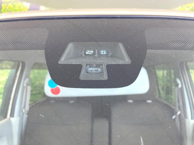 【スズキ レーダーブレーキサポート】走行中に前方の車両等を認識し、衝突しそうな時は警報とブレーキで衝突回避と被害軽減をアシスト。より安全にドライブをお楽しみいただけます。