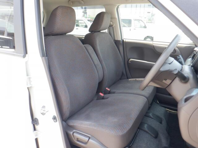 運転席も大きな擦れもなく状態良好です。