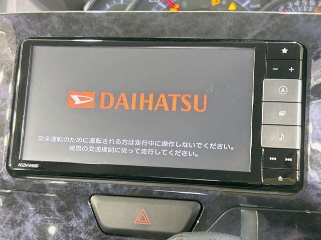 【純正ナビ】人気の純正ナビを装備しております。ナビの使いやすさはもちろん、オーディオ機能も充実!キャンプや旅行はもちろん、通勤や買い物など普段のドライブも楽しくなるはず♪