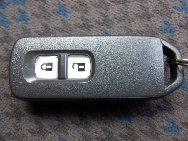 ★とっても便利なスマートキーシステム装備★携帯するだけでドア等の施錠・開錠・エンジン始動が可能なスマートキーシステム
