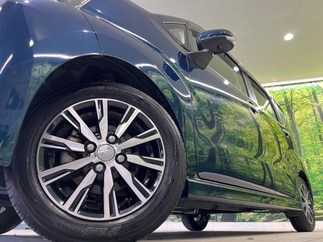 【グレード専用純正14インチアルミホイール】デザイン性の高い純正アルミホイールを装着しております。各種社外アルミホイールや、スタッドレスタイヤも取扱いしております。是非ご相談ください♪