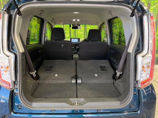 後席を格納すると、これだけの広さが!シーンに合わせたシートアレンジで、大きな荷物も積むことが出来ます♪
