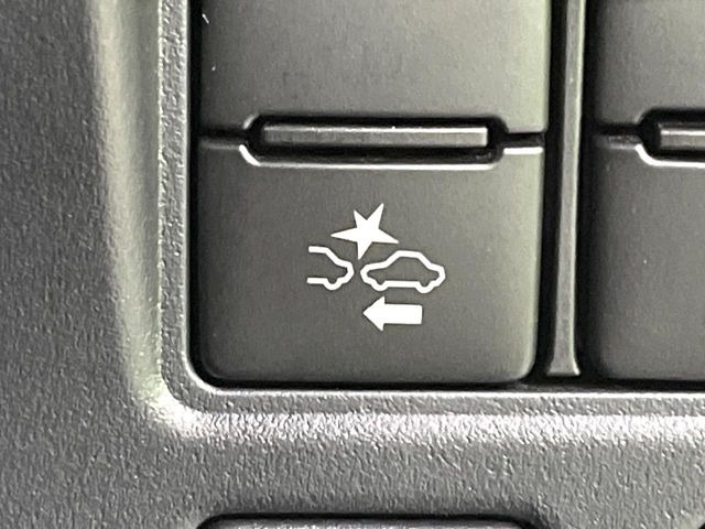 【トヨタセーフティセンス】走行中に前方の車両等を認識し、衝突しそうな時は警報とブレーキで衝突回避と被害軽減をアシスト。より安全にドライブをお楽しみいただけます。